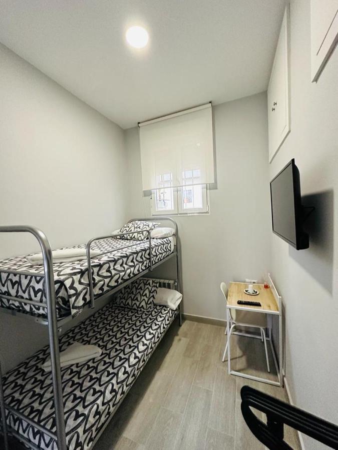 Hospedaje Cuatro Vientos Madrid Esterno foto