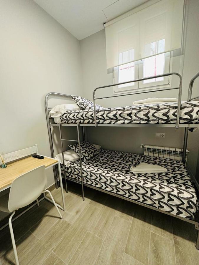 Hospedaje Cuatro Vientos Madrid Esterno foto