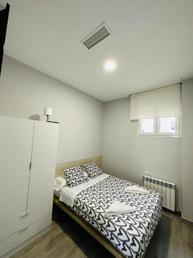 Hospedaje Cuatro Vientos Madrid Esterno foto